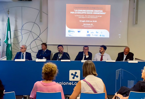 ALLATRA Italia participó en la presentación oficial del libro "La Comunicazione Creativa per lo sviluppo socio-umanitario" en Milán